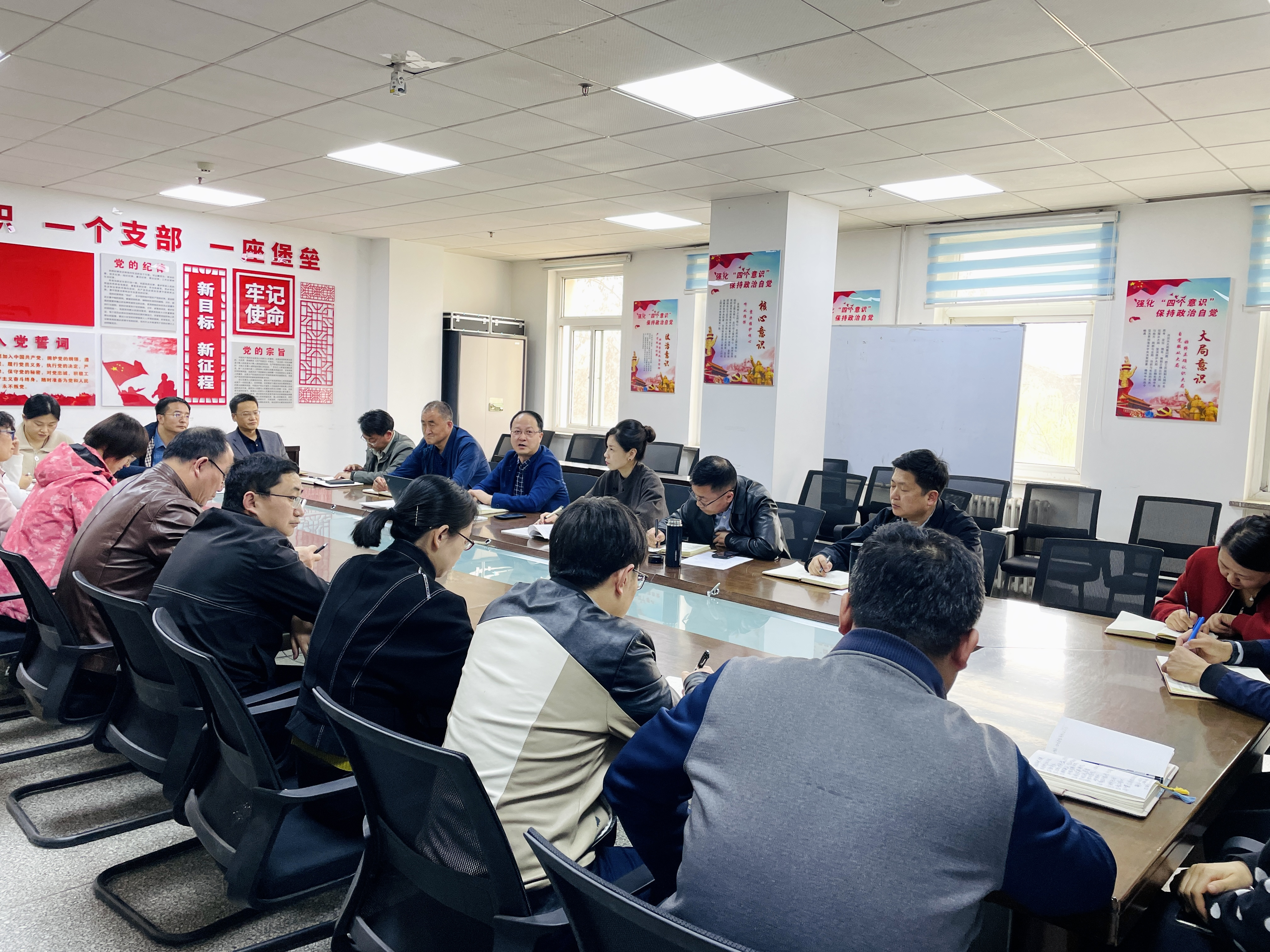 Bwin必赢召开专题会议传达学习贯彻落实省委书记胡昌升在学校调研时的讲话精神
