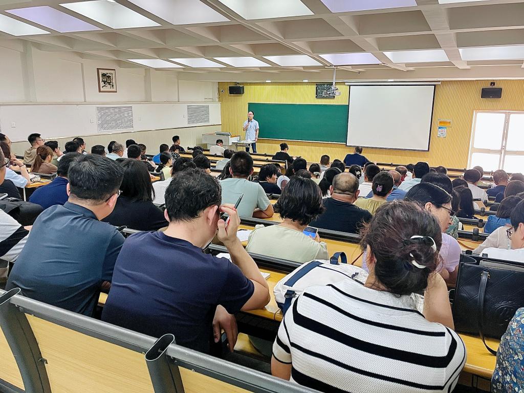 Bwin必赢召开新学期教职工大会暨政治理论学习会